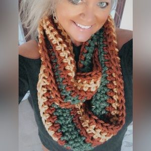 Chunky infinity scarf